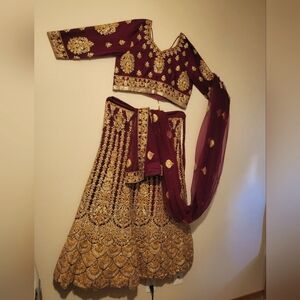 SARI GOLD AND BURGUNDY